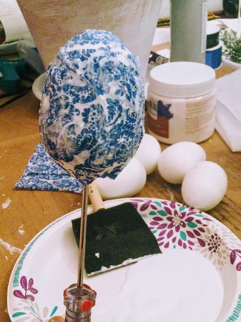 How to decoupage an egg