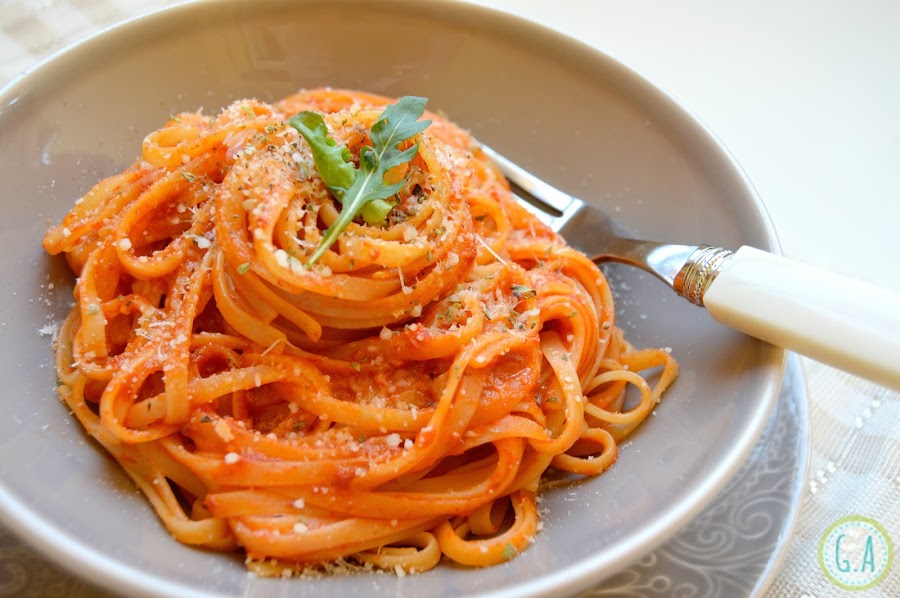 Tallarines con salsa de pimiento rojo y ajo #elasaltablogs | Cocina
