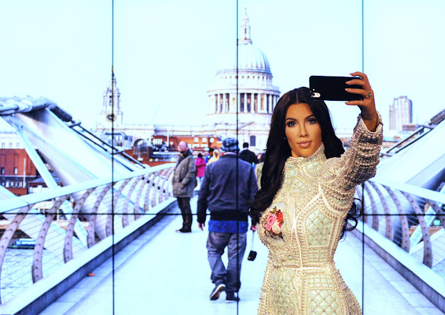 kim kardashian selfie figure madame tussauds
