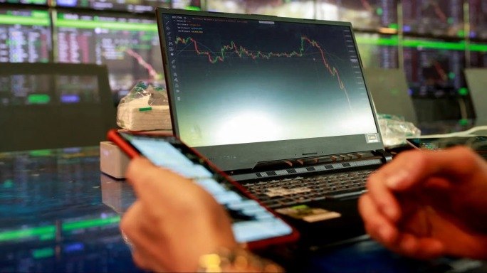 Nghiện và trầm cảm vì… tiền điện tử