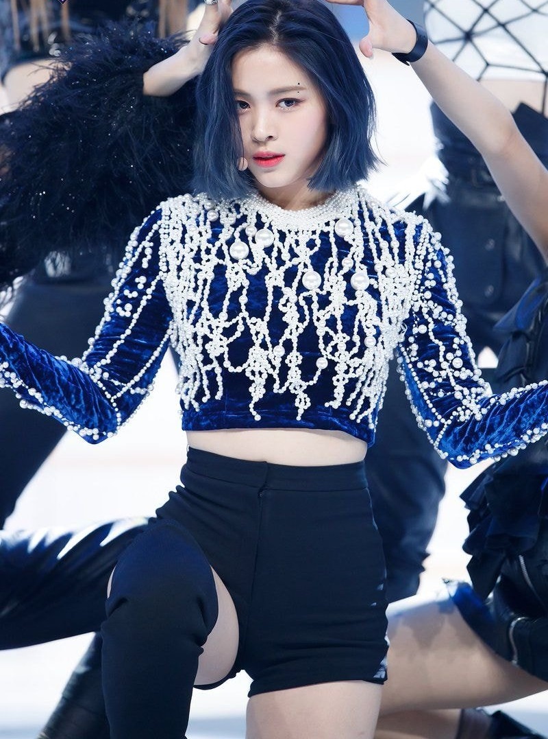 Knetz listed the Female Idol with Blue hair colors including LOVELYZ