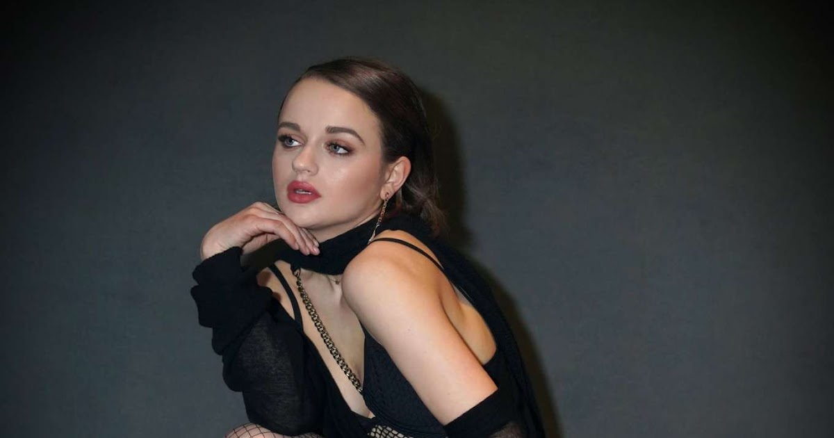 Fashion for your legs: Joey King – Backstage photoshoot at the