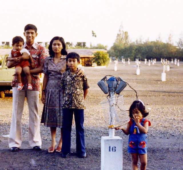 Beredar Foto Lawas Keluarga SBY, Siapa Sosok Gadis Kecil ini? Beredar Foto Lawas Keluarga SBY, Siapa Sosok Gadis Kecil ini?