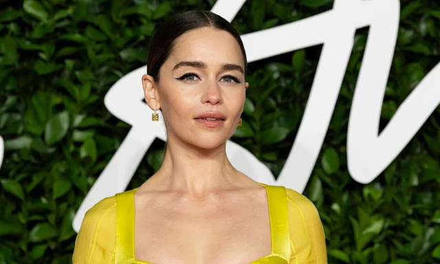 Game of Thrones Actress Emilia Clarke Sexy Photo Stills in Yellow Dress Actress Trend Game of Thrones Actress Emilia Clarke Sexy Photo Stills in Yellow Dress Actress Trend