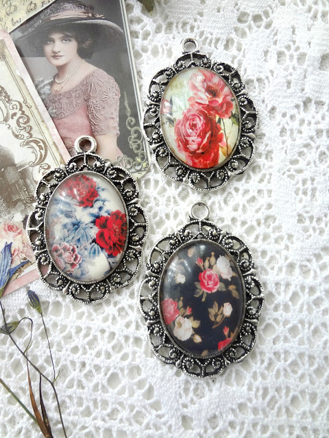 Flower Cabochon Pendant Necklaces