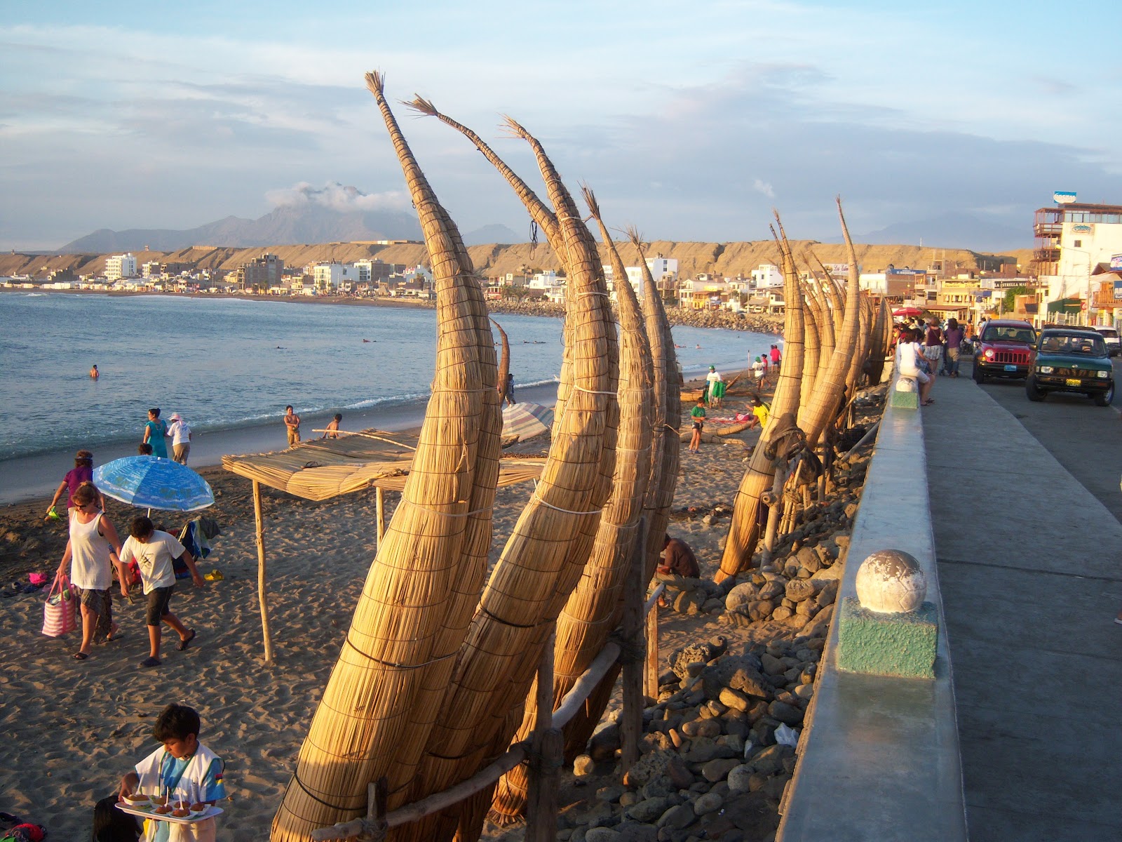 Actualidad y Cultura por Sáenz Huanchaco III,,, (Trujillo, Perú)