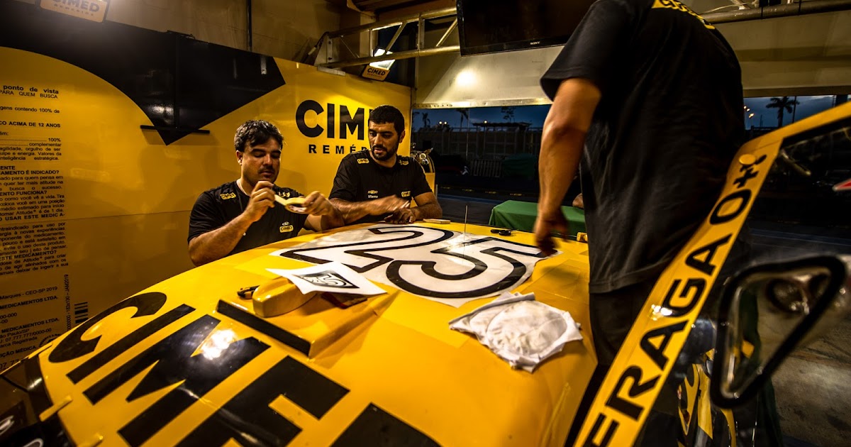 as notícias de esportes a motor Stock Car presta tributo a