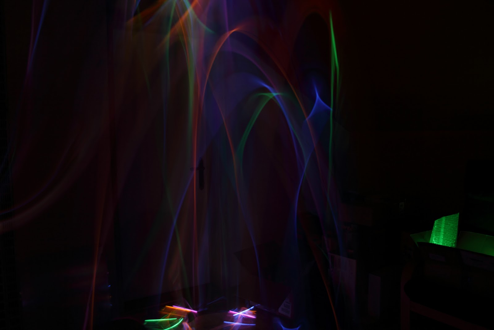 Migidl's nocturnal photography : glow stick fun