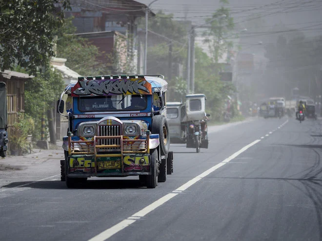 Philippine cities fall asleep with volcanic ash-5