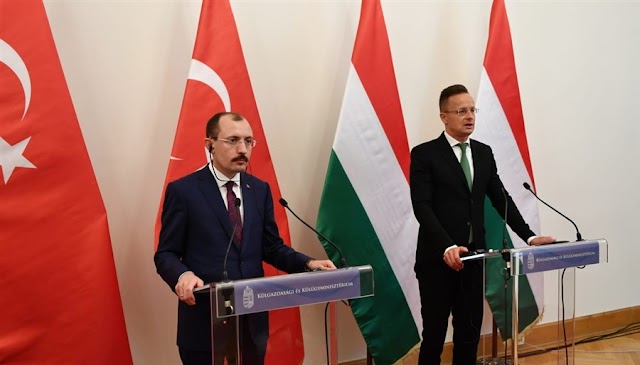 Ticaret Bakanı Muş, Macaristan Dışişleri ve Dış Ticaret Bakanı Szijjarto ile görüştü