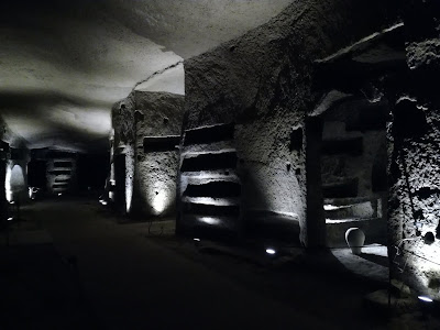 Vengo anch'io / Catacombe di san Gennaro rubrica dedicata alle offerte ludiche, ricreative e culturali presenti a Napoli destinate a tutta la famiglia e ai bambini in particolare