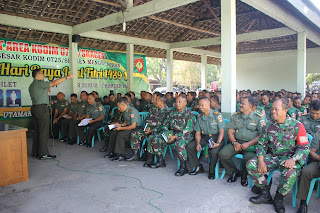 INGATKAN TATA KRAMA,DANDIM SRAGEN BERI JAM KOMANDAN