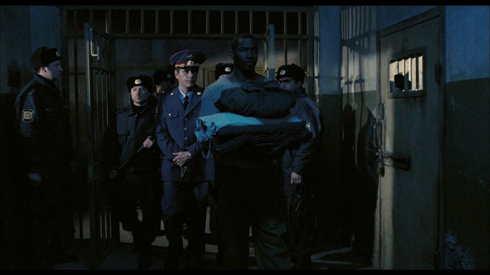 Invicto+2+%282006%29+1080p+BDRemux+Latino+-+Ingles+-+Descargatepelis.com.mkv_snapshot_00.18.47.243.jpg (1600×900)