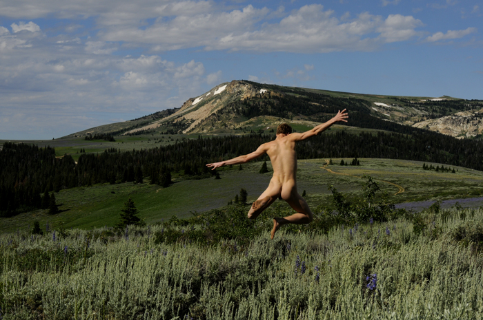 Resultado de imagen de chicos desnudos en el campo porno gay