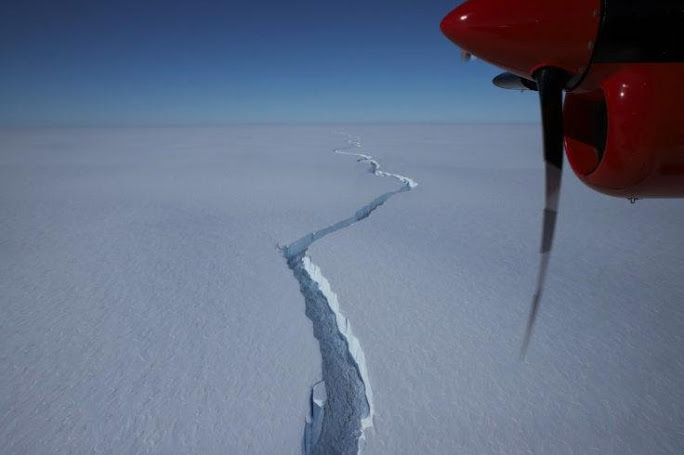 Iceberg-size-of-Los-Angeles-breaks-off-from-Antarctica.jpg