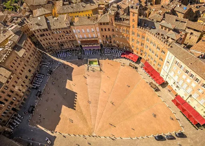piazza del campo-Siena-Palio