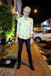 fly bird wore outfit