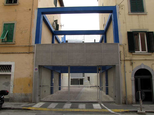 Entrance Odeon parking, via Sardi, Livorno