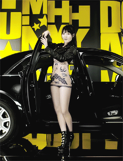 Yura+Girl's+Day+Sexy+Car+Model+GIF+(2).gif