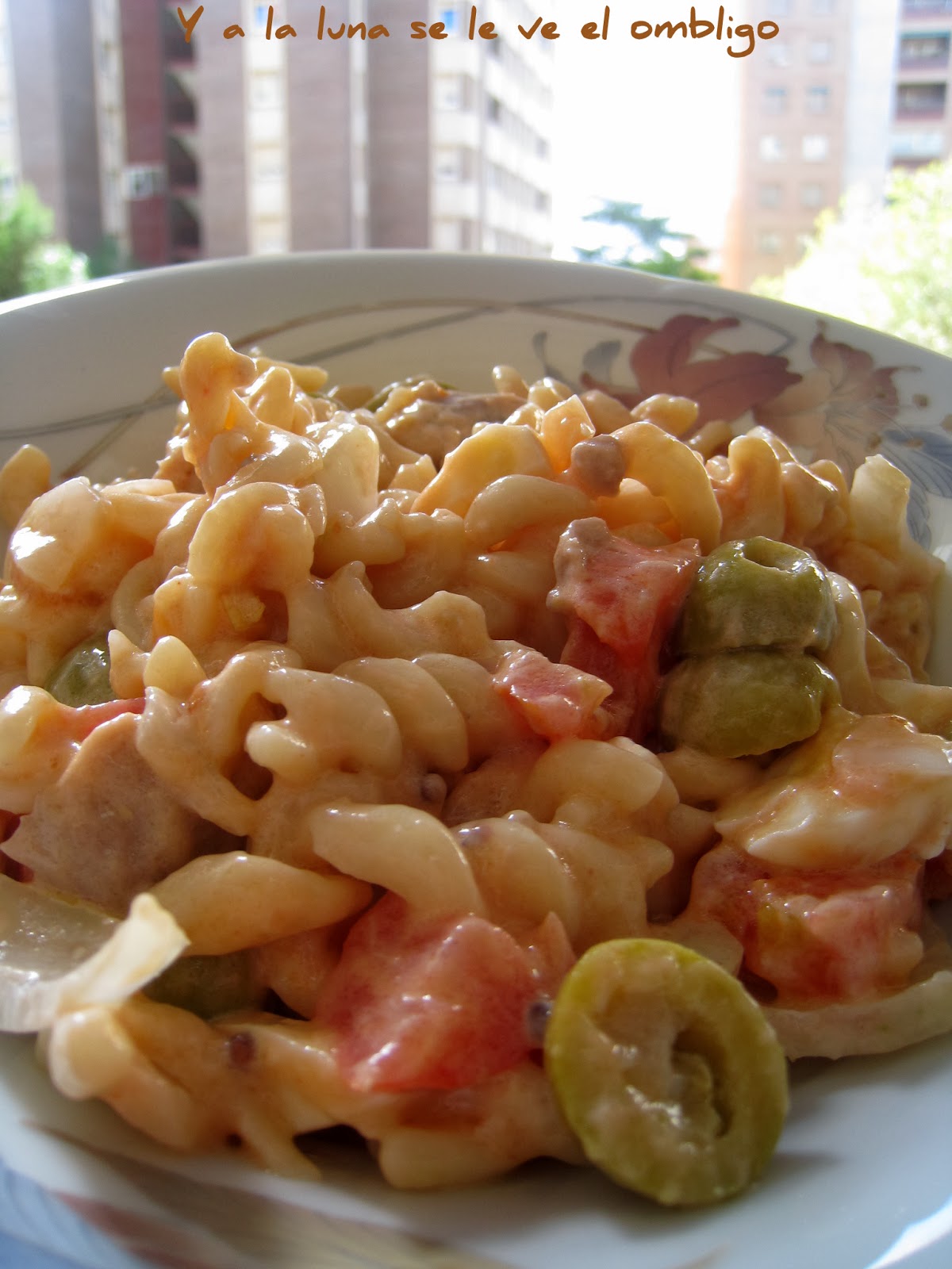 Y a la luna se le ve ve el ombligo...: Pasta rizada en ensalada