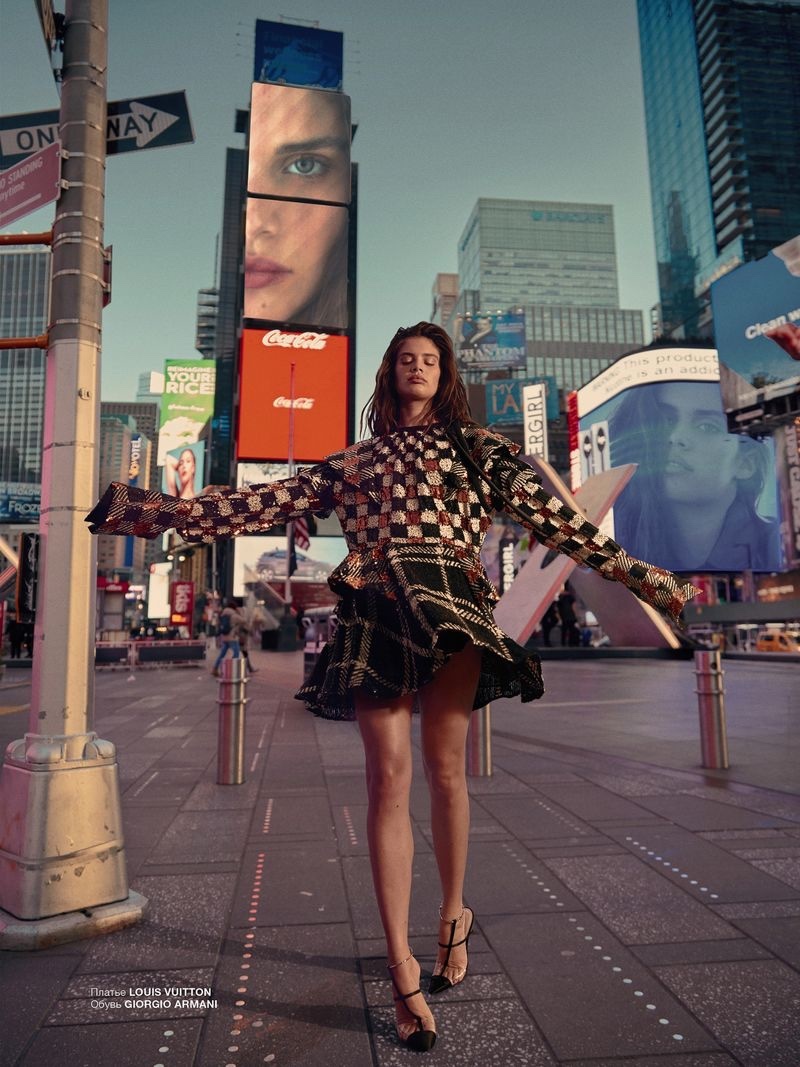 Ultra Tendencias: Sara Sampaio posa con el tema visiones digitales para