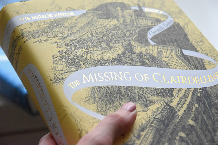 View Les Disparus Du Clairdelune (La Passe-Miroir, #2) Pics