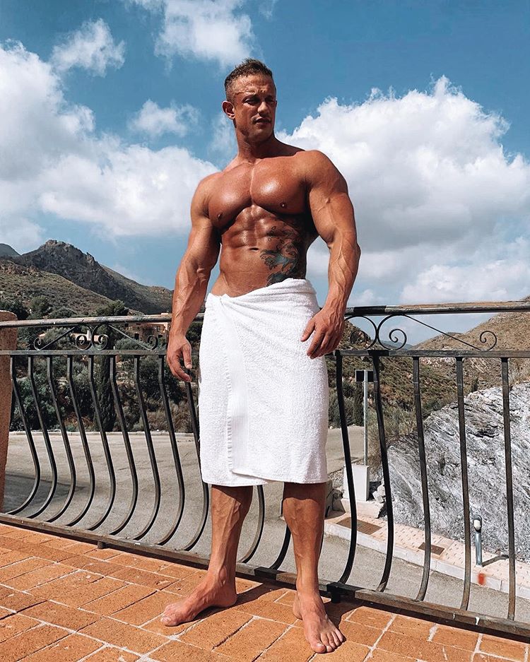 Muscle, Muscle, Muscle: Charlie London 4