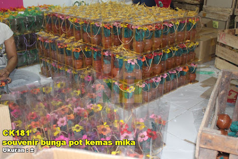 souvenir bunga pot kemas mika