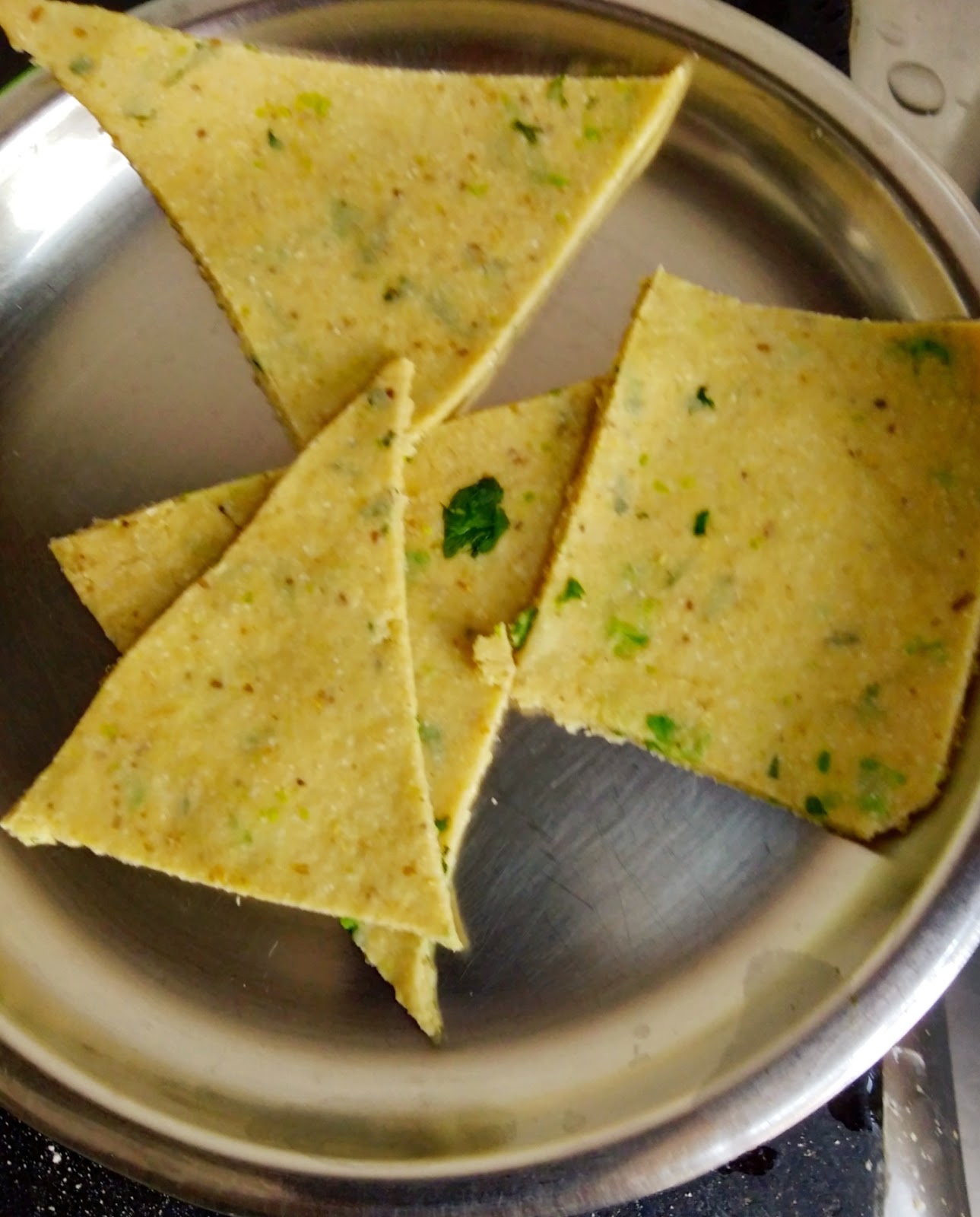 Green Peas Puri/ Matar Ki Puri