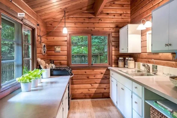 creekside-cabin-kitchen