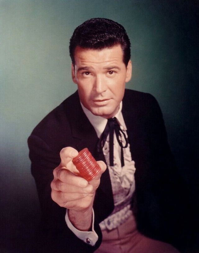 35 Handsome Portrait Photos of James Garner in the 1940s and ’50s