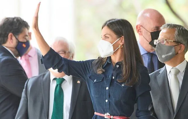 Queen Letizia wore a navy Caddli stretch denim dress by Hugo Boss, and leather pumps by Hugo Boss