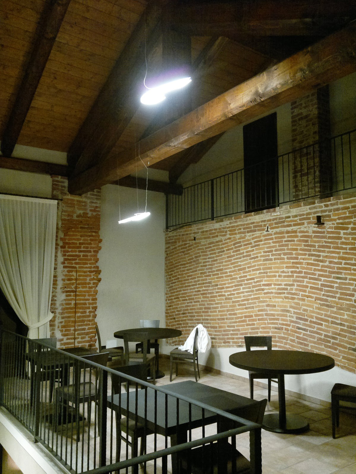 Illuminazione led casa: lluminare a led una mansarda, illuminare a ... Illuminare casa con led