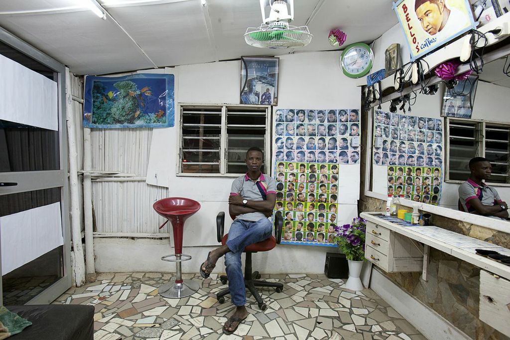 TROPICALIZER Andrew Esiebo // West african barber shop