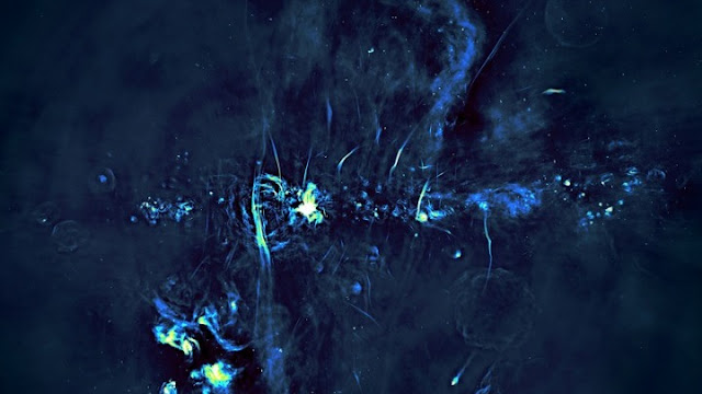 Το κέντρο του γαλαξία μας βρίσκεται ανάμεσα σε δύο γιγάντιες «φυσαλίδες» που εκπέμπουν ραδιοκύματα