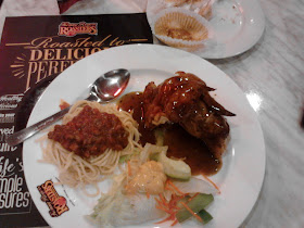 Pakcu makan Kenny Rogers Roasters di Jaya Shopping Centre Petaling Jaya Pakcu makan Kenny Rogers Roasters di Jaya Shopping Centre Petaling Jaya