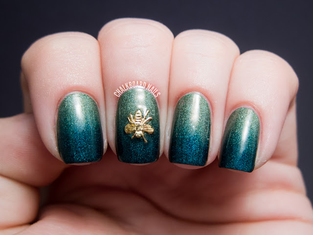 Chalkboard Nails: Sponged gradient with bee nail charm