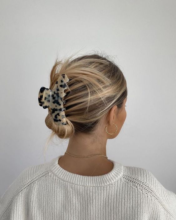 How to Wear Claw Clips Style Guides moda tendencias looks belleza