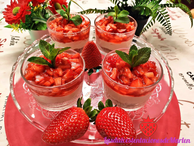 Vasitos De Tarta De Queso Con Fresas
