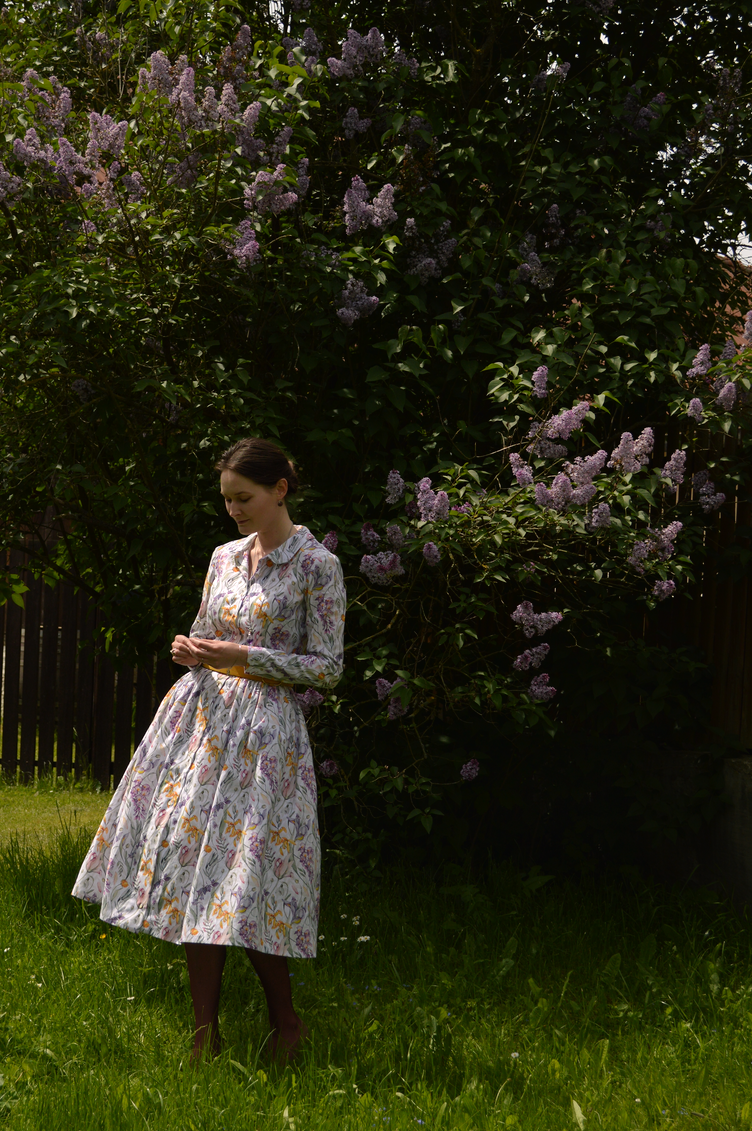 sewing vintage dress, georgiana quaint, violet lilacs photos, handmade dress, handmade 1950s style, marie antoinette inspired