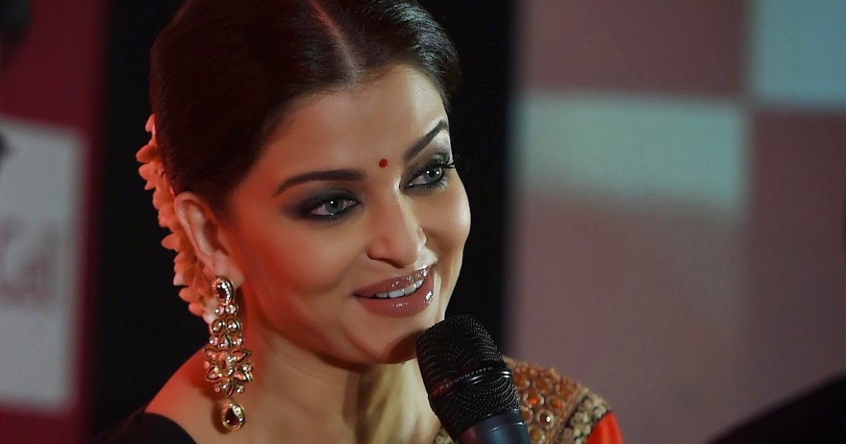High Quality Bollywood Celebrity Pictures Aishwarya Rai Looks Stunning In Saree At The Launch