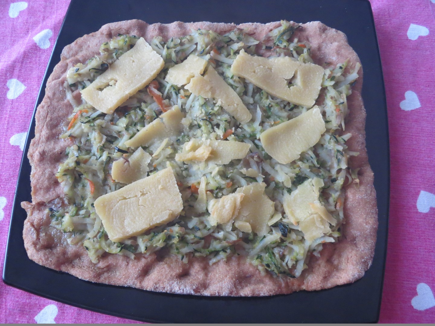 Pizza zucchine e topinambur con formaggio vegan stagionato da Mary in ...