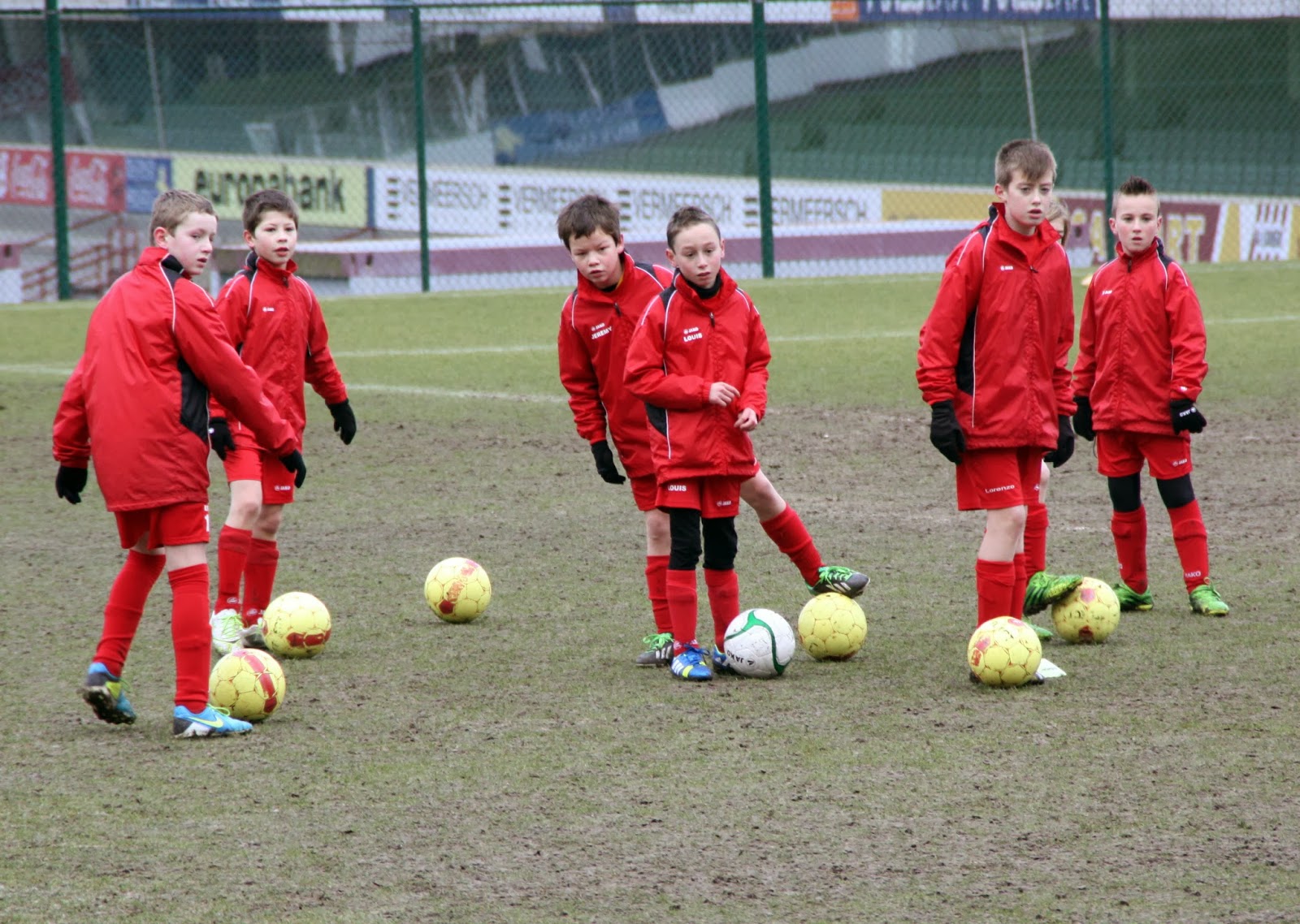 Steven foot Tubize de 2012 a 2014 : AFC Tubize U11 A et B - RWDM ...