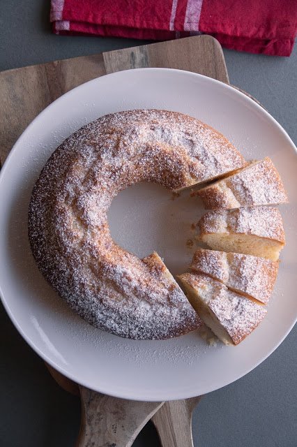 Ciambella morbida yogurt e miele, la ricetta senza burro