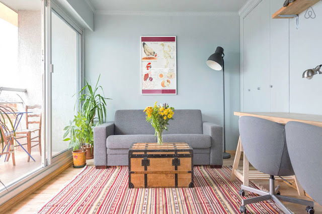 Kitnet ou quitinete cinza com solução para sobrar espaço. Blog Achados de Decoração Kitnet ou quitinete cinza com solução para sobrar espaço. Blog Achados de Decoração