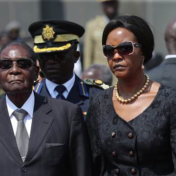 Mugabe Aonekana Hadharani kwa Mara ya Kwanza