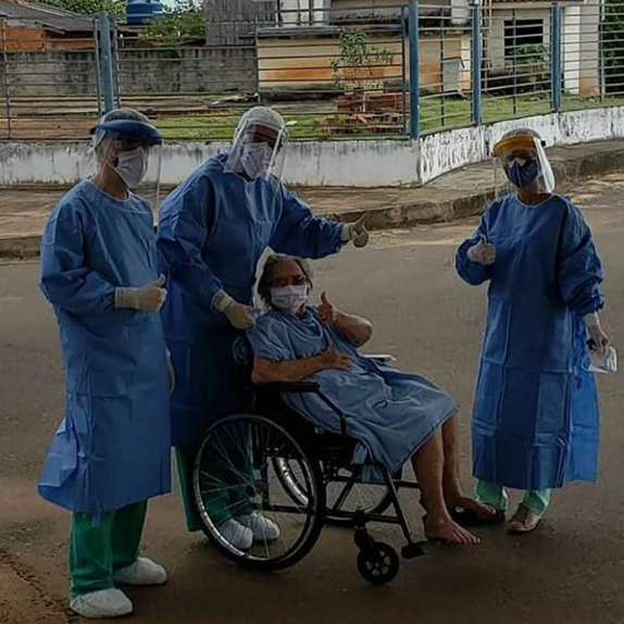 CACOAL - Idosa de 89 anos recebe alta hospitalar após se curar do coronavírus 2 CACOAL - Idosa de 89 anos recebe alta hospitalar após se curar do coronavírus