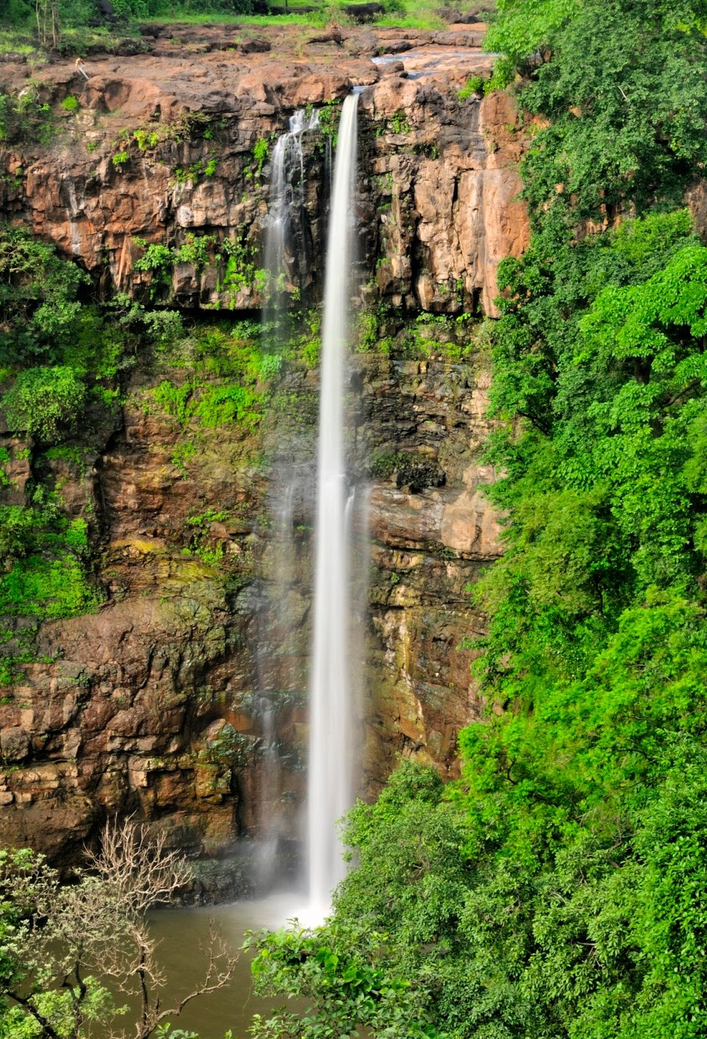 Waterfalls near Surat visit during Monsoon!