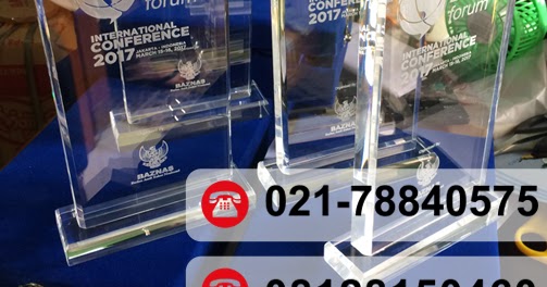 jasa plakat semanggi melayaniplakat akrilik trophy piala plakat akrilik resin dan medali cepat putriadv
