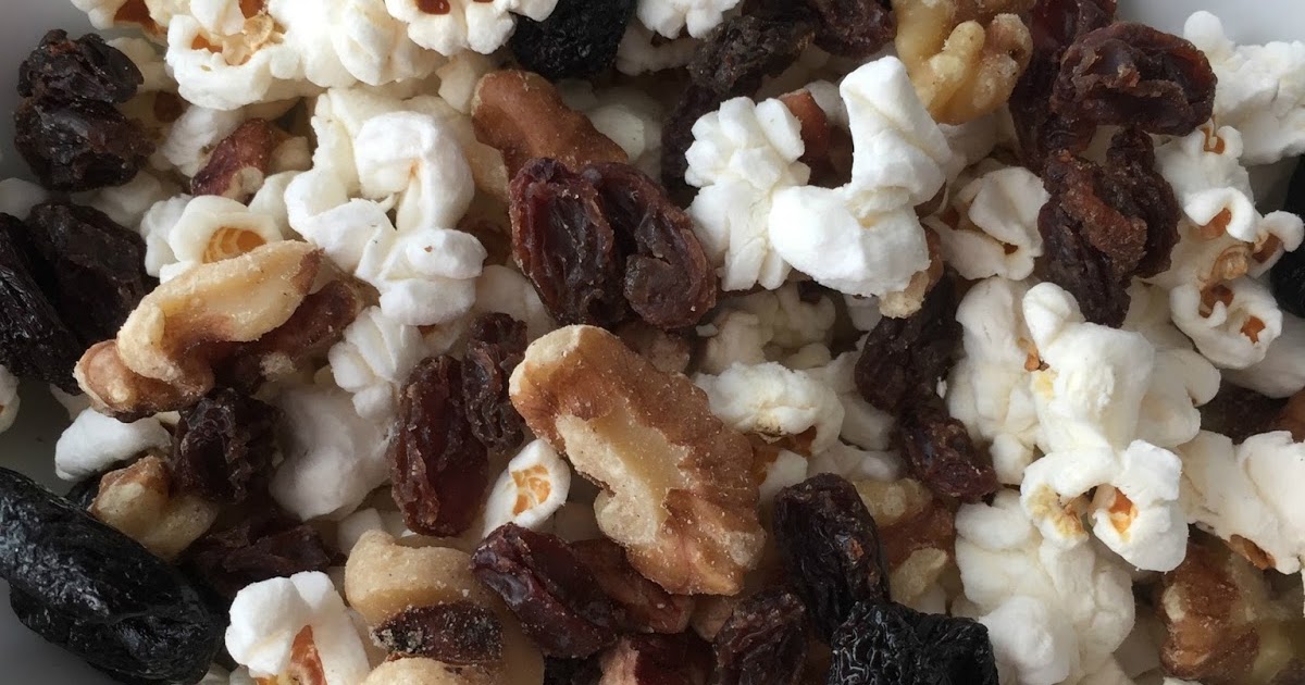 Popcorn, Almonds, and Dried Fruit Snack Mix Country Heat/21 Day Fix